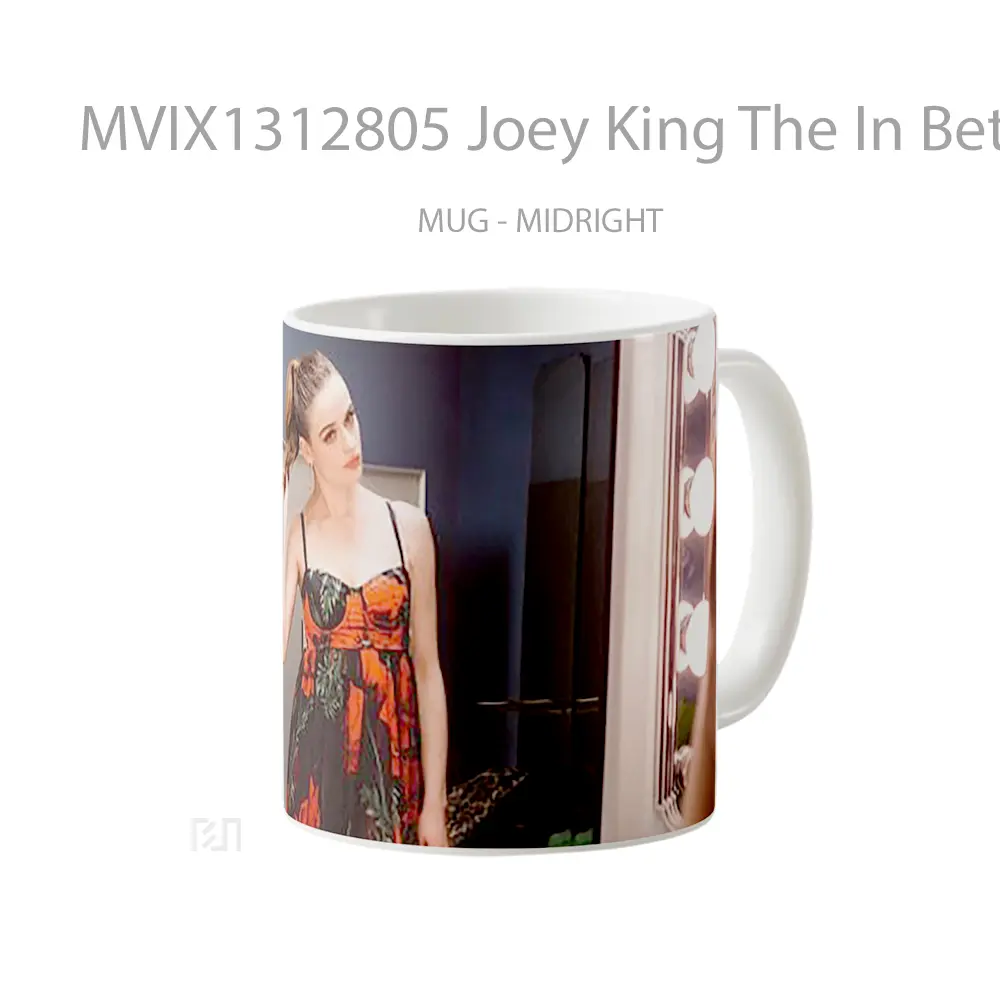 Mug Joey King The In Between Press Shot Gelas Keramik Unik - All-side / Desain