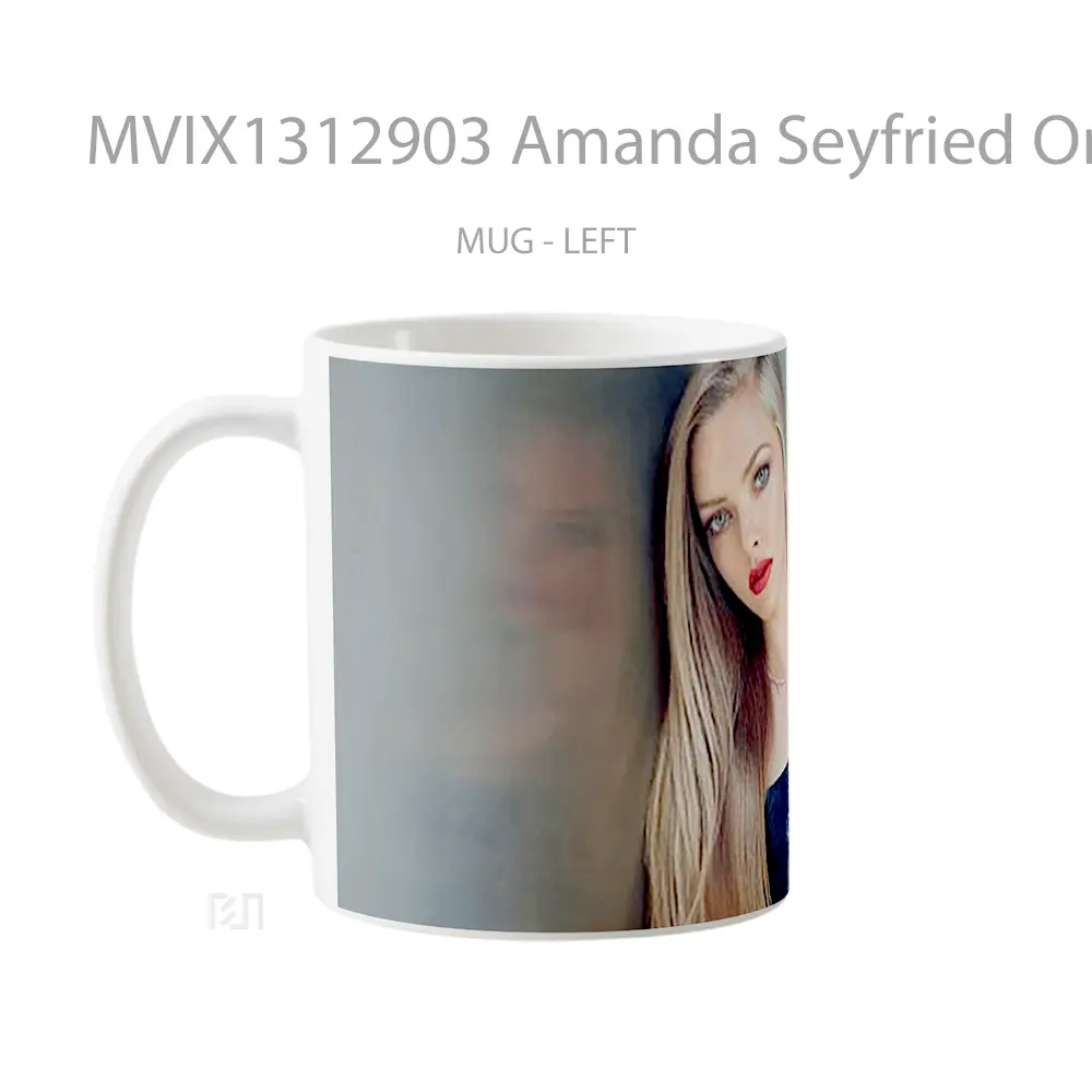 Mug Amanda Seyfried On A Gray Background Gelas Keramik Unik - All-side / Desain