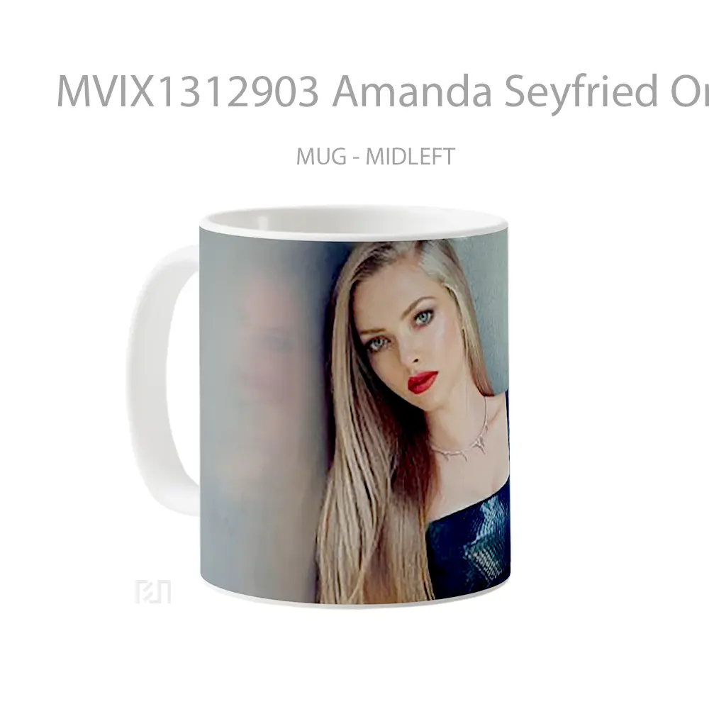 Mug Amanda Seyfried On A Gray Background Gelas Keramik Unik - All-side / Desain