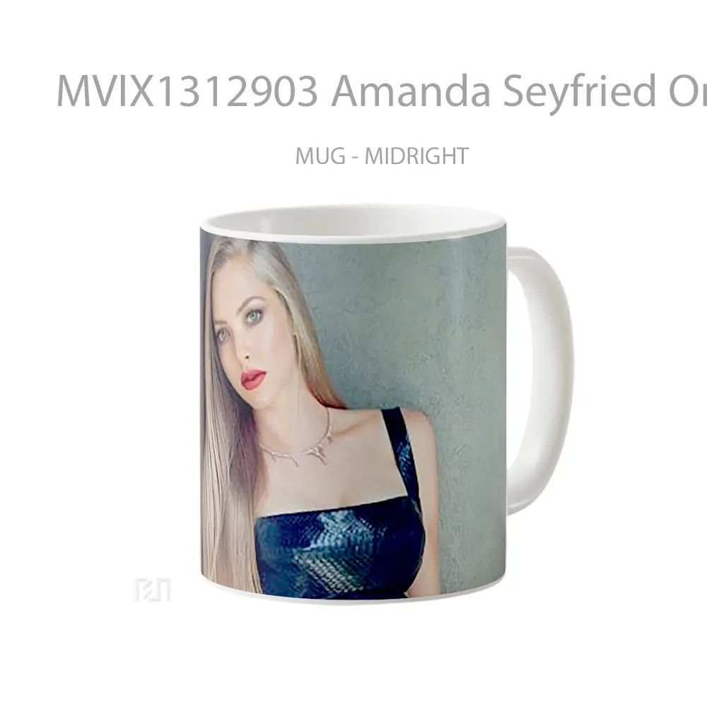 Mug Amanda Seyfried On A Gray Background Gelas Keramik Unik - All-side / Desain