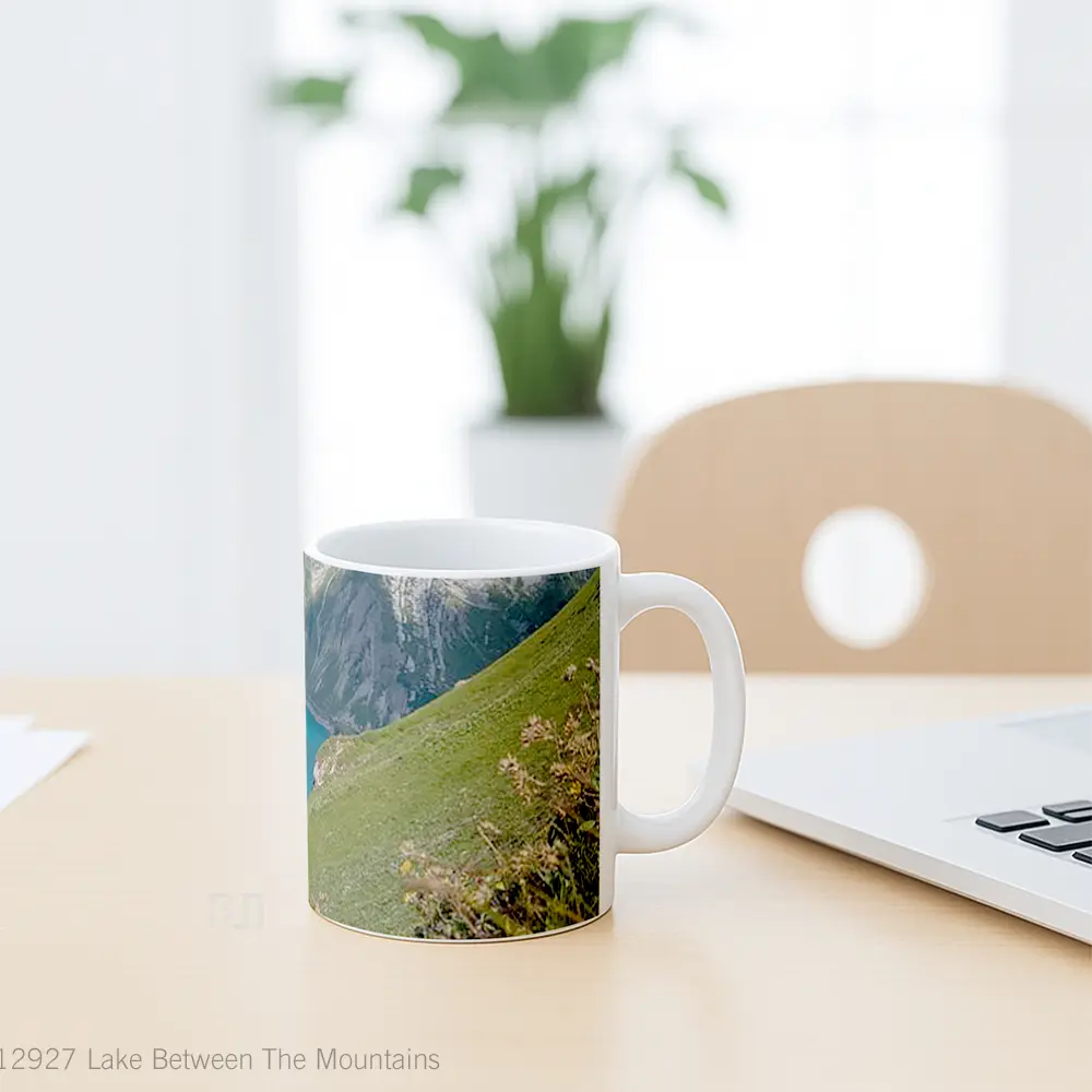 Mug Lake Between The Mountains Gelas Pemandangan Alam - All-side / Desain