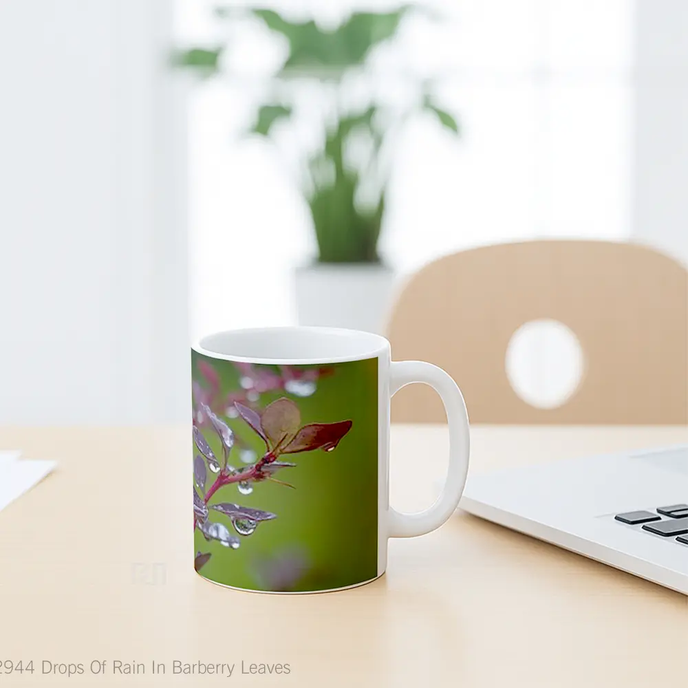 Mug Drops Of Rain In Barberry Leaves Gelas Pemandangan Alam - All-side / Desain