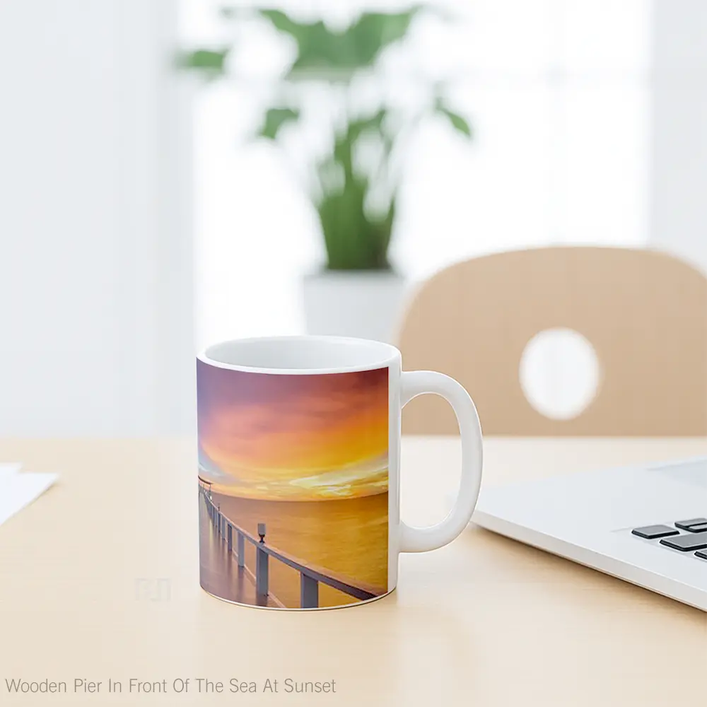 Mug Wooden Pier In Front Of The Sea At Sunset Gelas Pemandangan Alam - Tampak Tengah