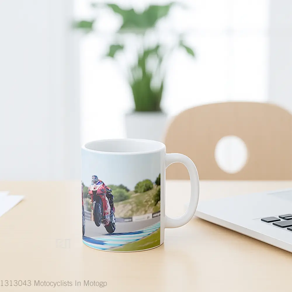 Mug Motocyclists In Motogp Gelas Keramik Unik - All-side / Desain