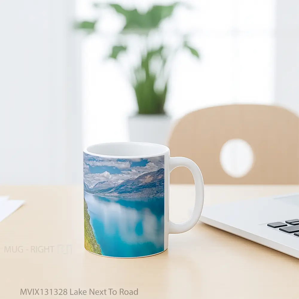 Mug Lake Next To Road Gelas Pemandangan Alam - All-side / Desain