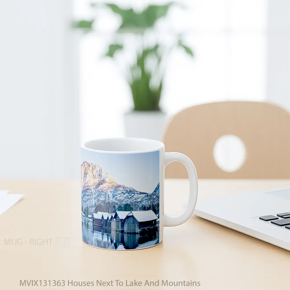Mug Houses Next To Lake And Mountains Gelas Pemandangan Alam - All-side / Desain