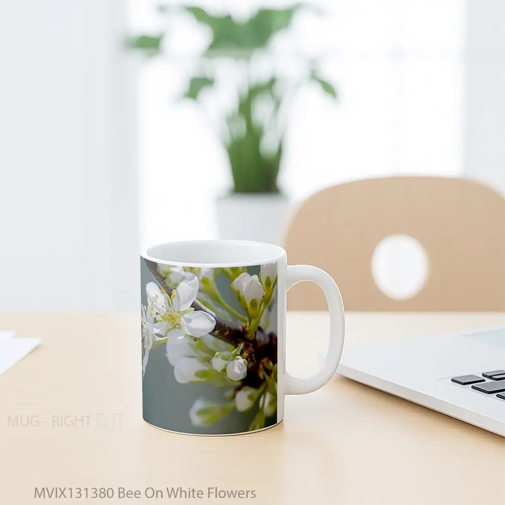 Mug Bee On White Flowers Gelas Hewan Lucu - All-side / Desain