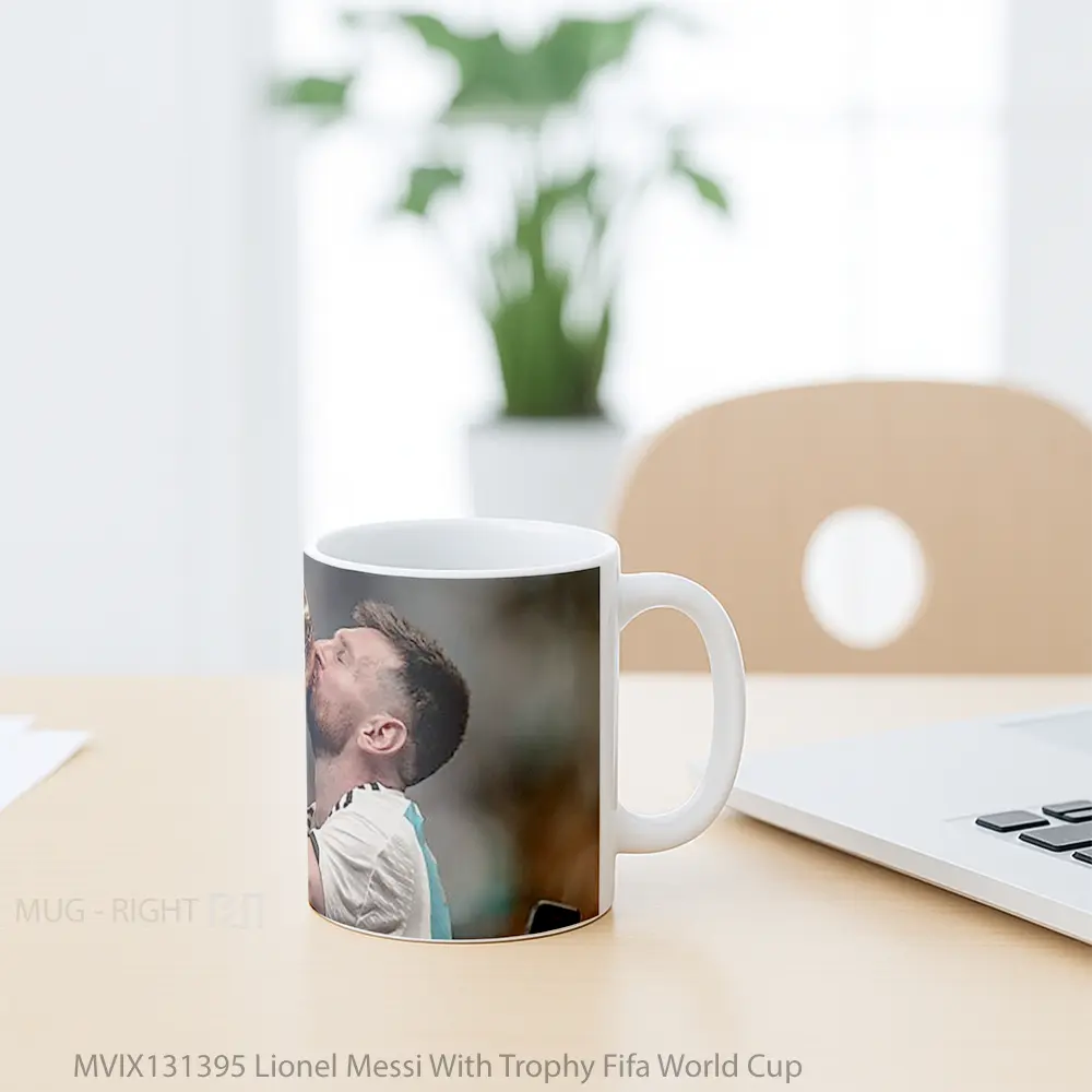 Mug Lionel Messi With Trophy Fifa World Cup Gelas Keramik Unik - All-side / Desain