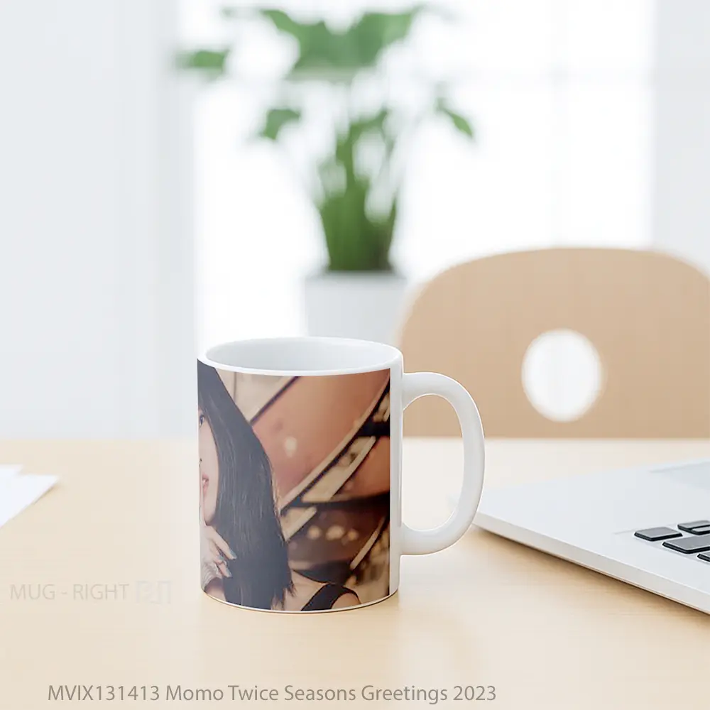 Mug Momo Twice Seasons Greetings 2023 Gelas Keramik Unik - All-side / Desain