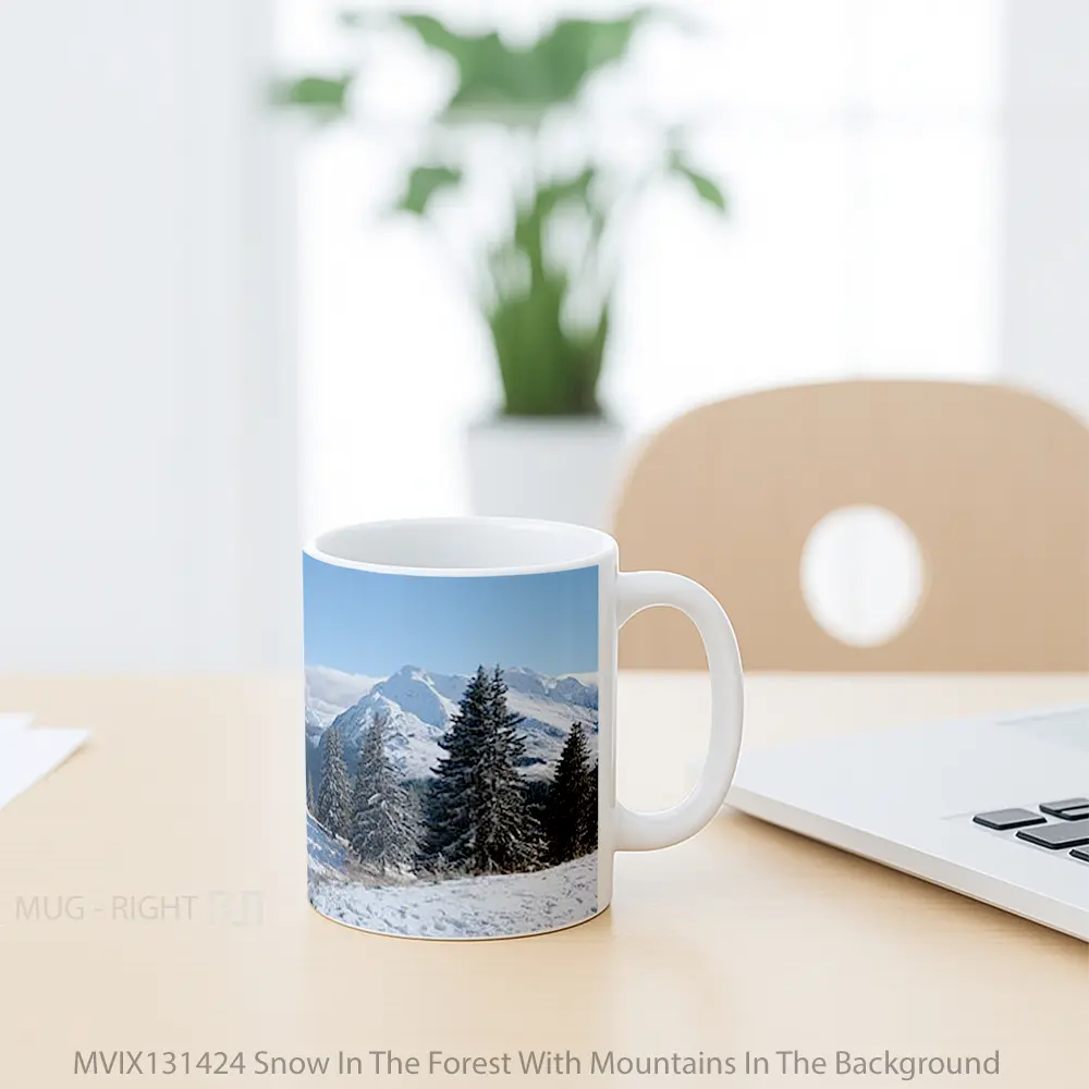 Mug Snow In The Forest With Mountains In The Background Gelas Pemandangan Alam - All-side / Desain