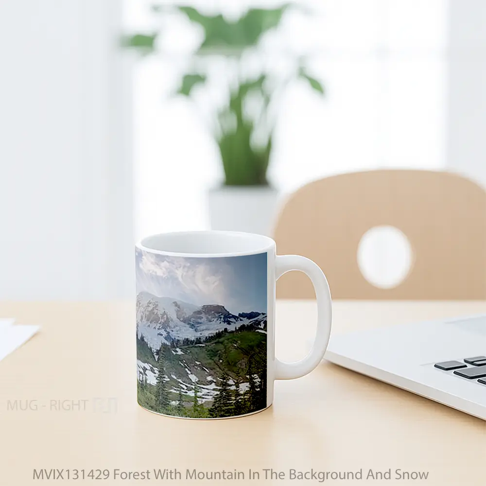 Mug Forest With Mountain In The Background And Snow Gelas Pemandangan Alam - All-side / Desain
