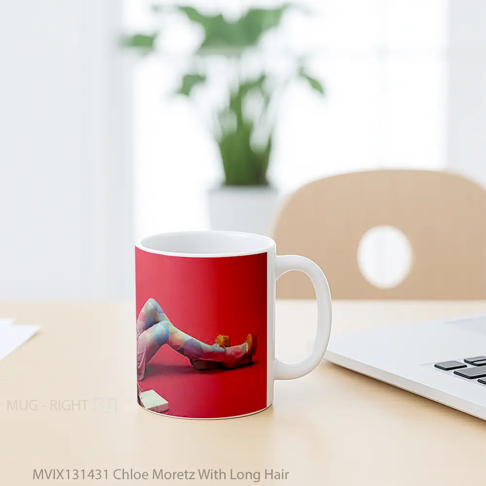 Mug Chloe Moretz With Long Hair Gelas Keramik Unik - All-side / Desain
