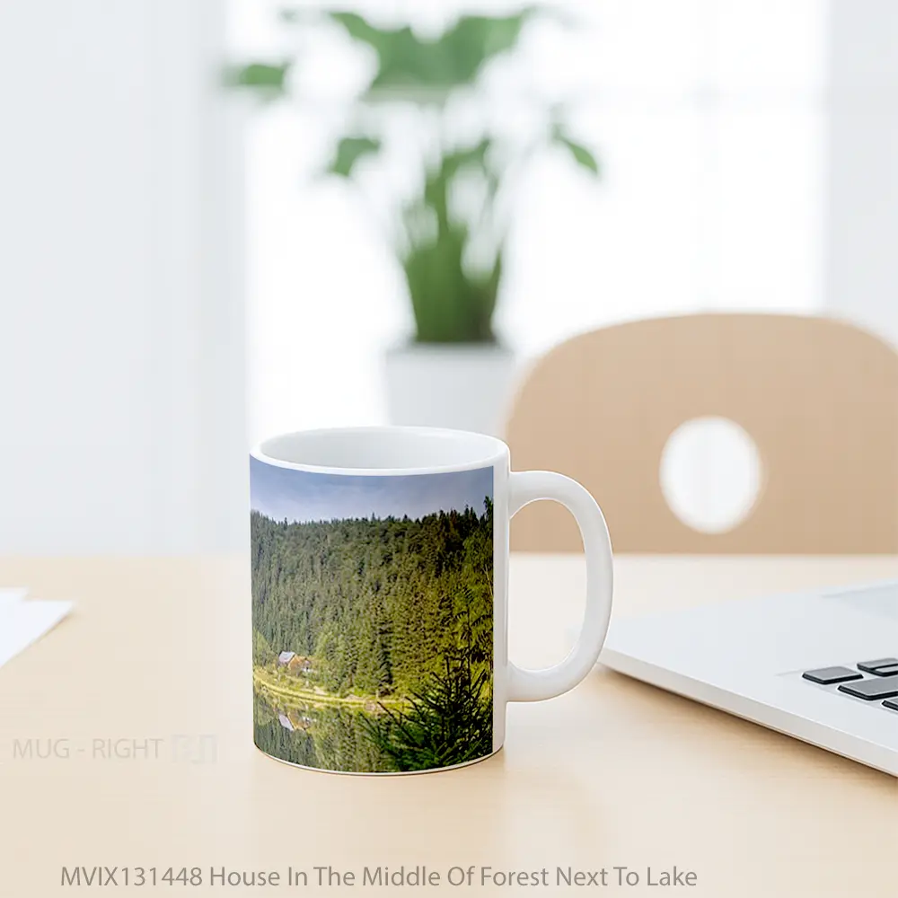 Mug House In The Middle Of Forest Next To Lake Gelas Pemandangan Alam - All-side / Desain