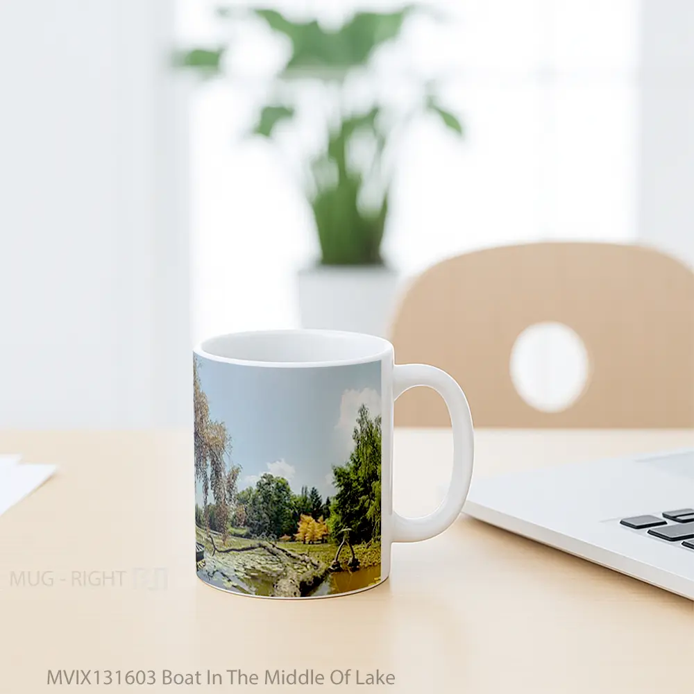 Mug Boat In The Middle Of Lake Gelas Pemandangan Alam - All-side / Desain