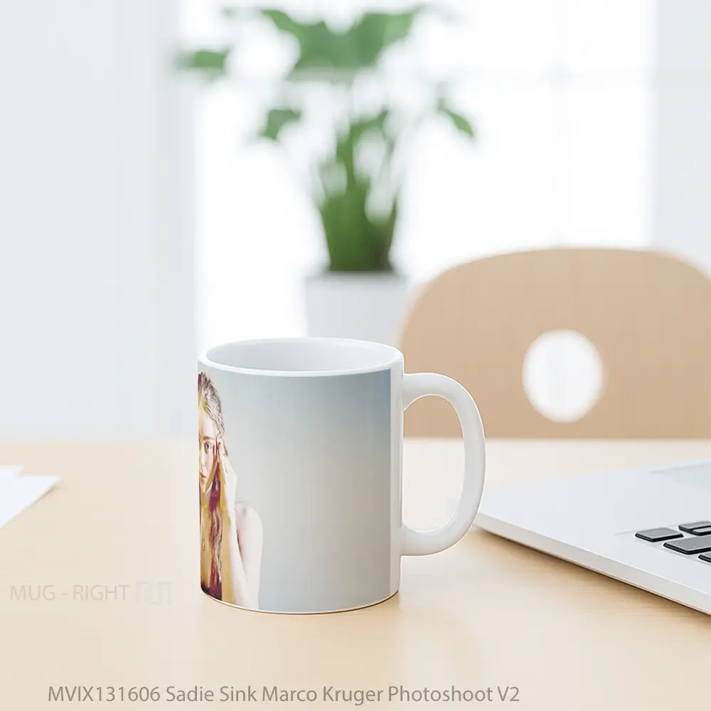 Mug Sadie Sink Marco Kruger Photoshoot V2 Gelas Keramik Unik - All-side / Desain