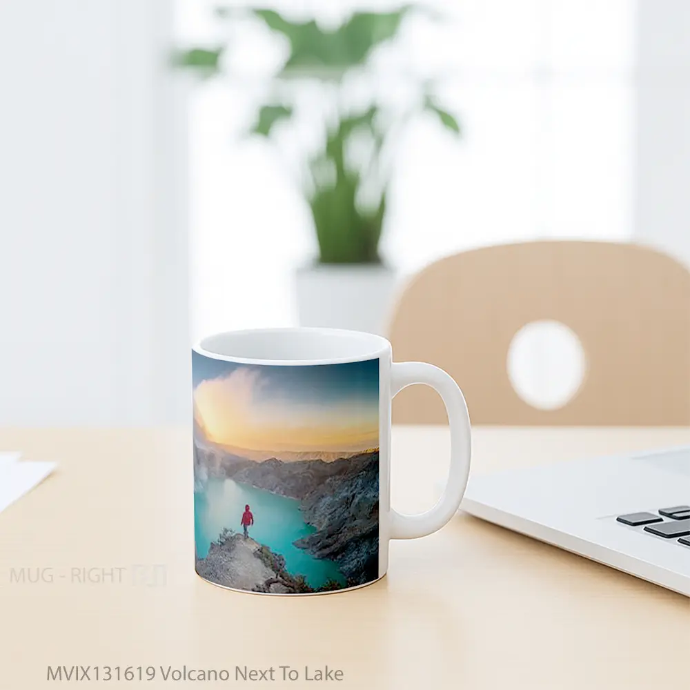Mug Volcano Next To Lake Gelas Pemandangan Alam - All-side / Desain