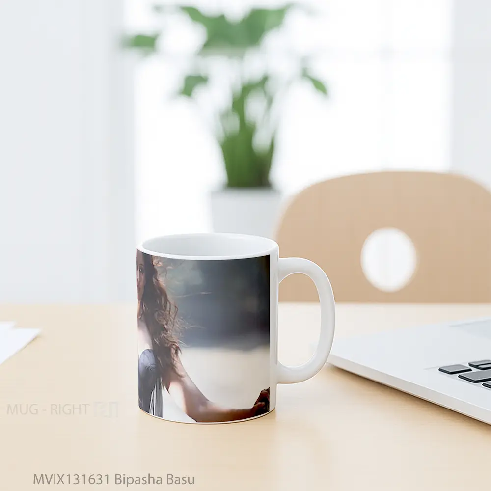Mug Bipasha Basu Gelas Keramik Unik - All-side / Desain