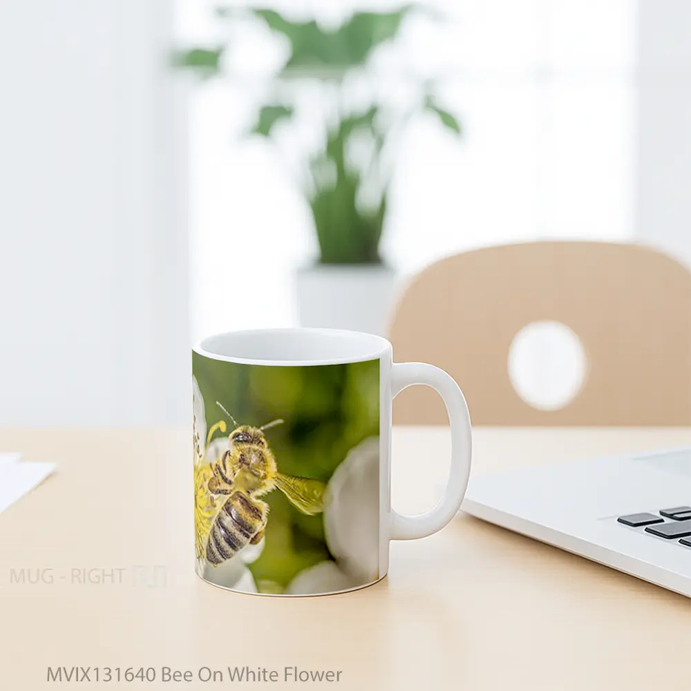 Mug Bee On White Flower Gelas Hewan Lucu - All-side / Desain