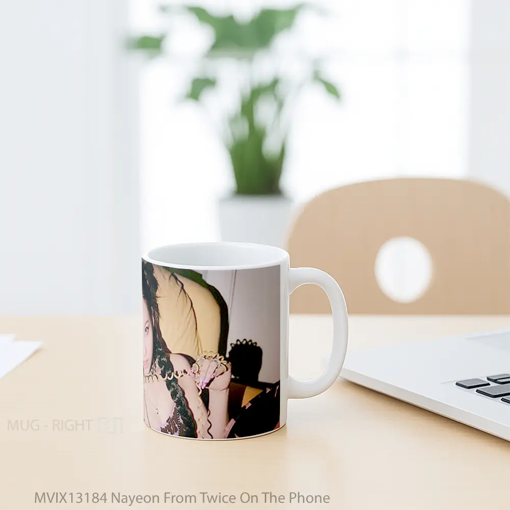 Mug Nayeon From Twice On The Phone Gelas Keramik Unik - All-side / Desain