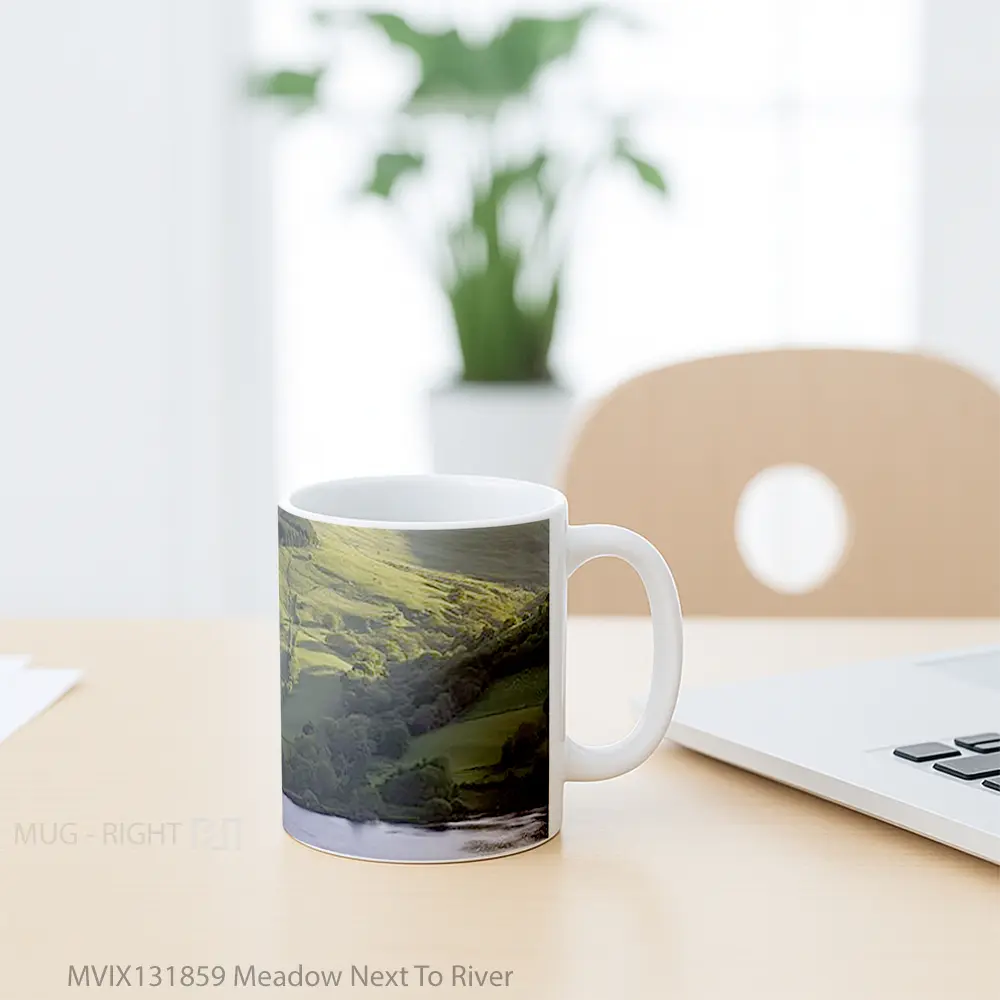 Mug Meadow Next To River Gelas Pemandangan Alam - All-side / Desain