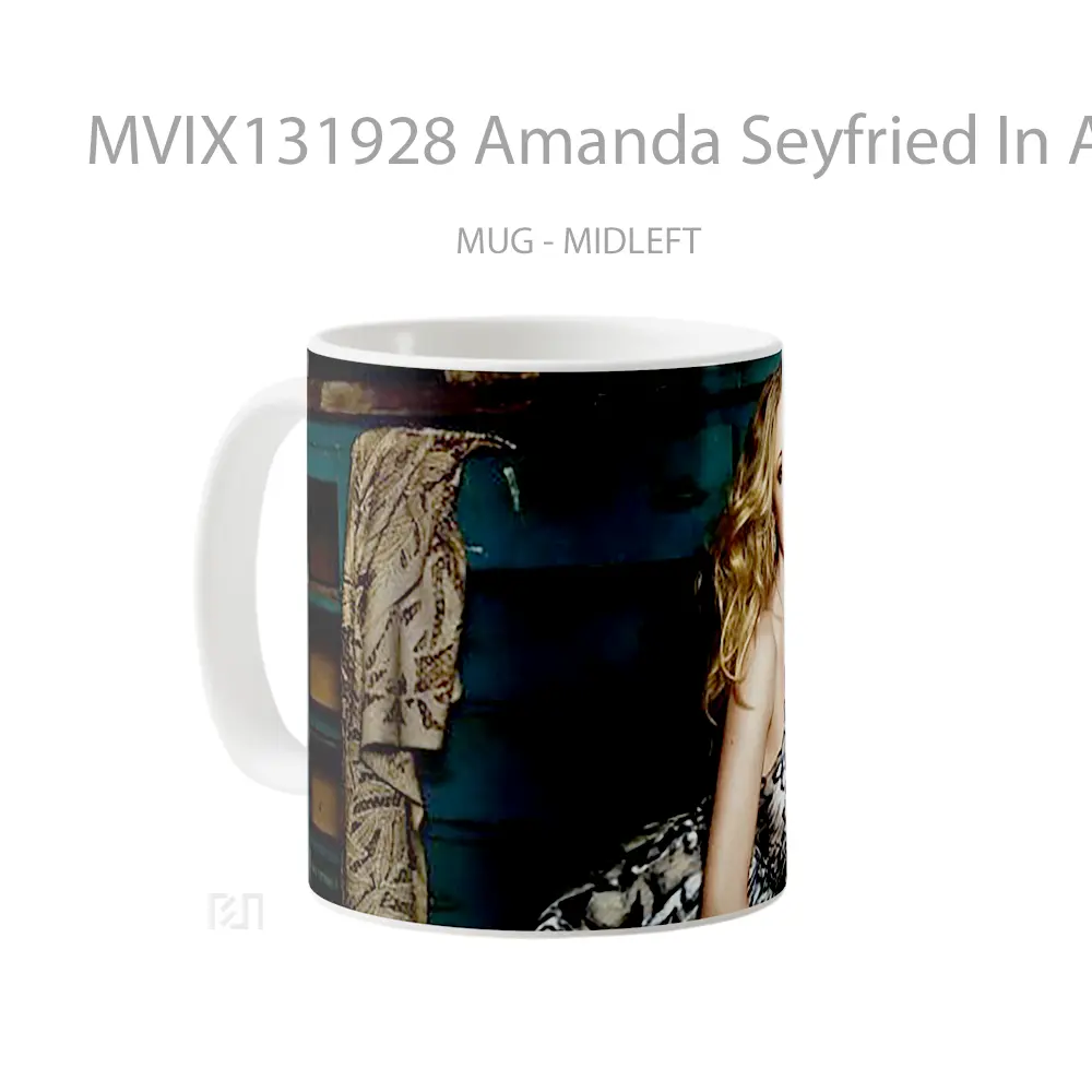 Mug Amanda Seyfried In A Room Gelas Keramik Unik - All-side / Desain