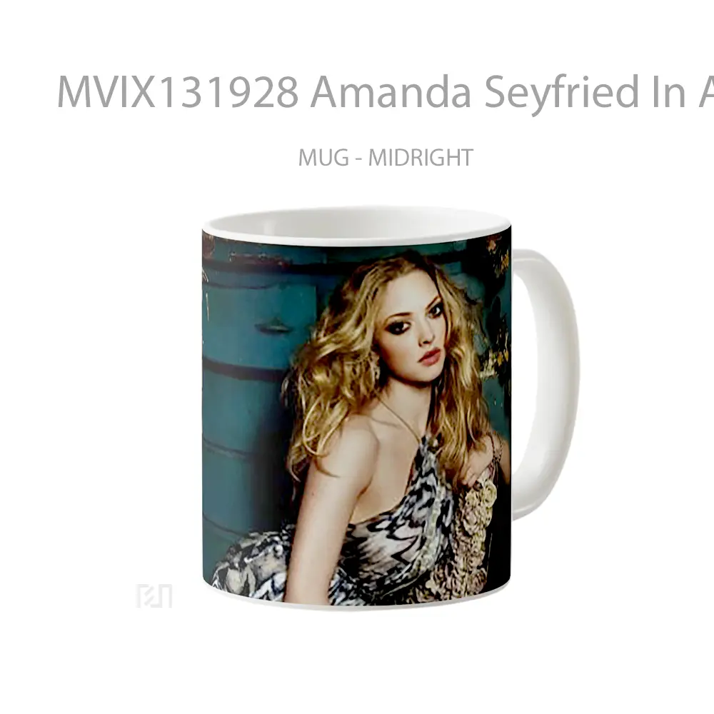 Mug Amanda Seyfried In A Room Gelas Keramik Unik - All-side / Desain