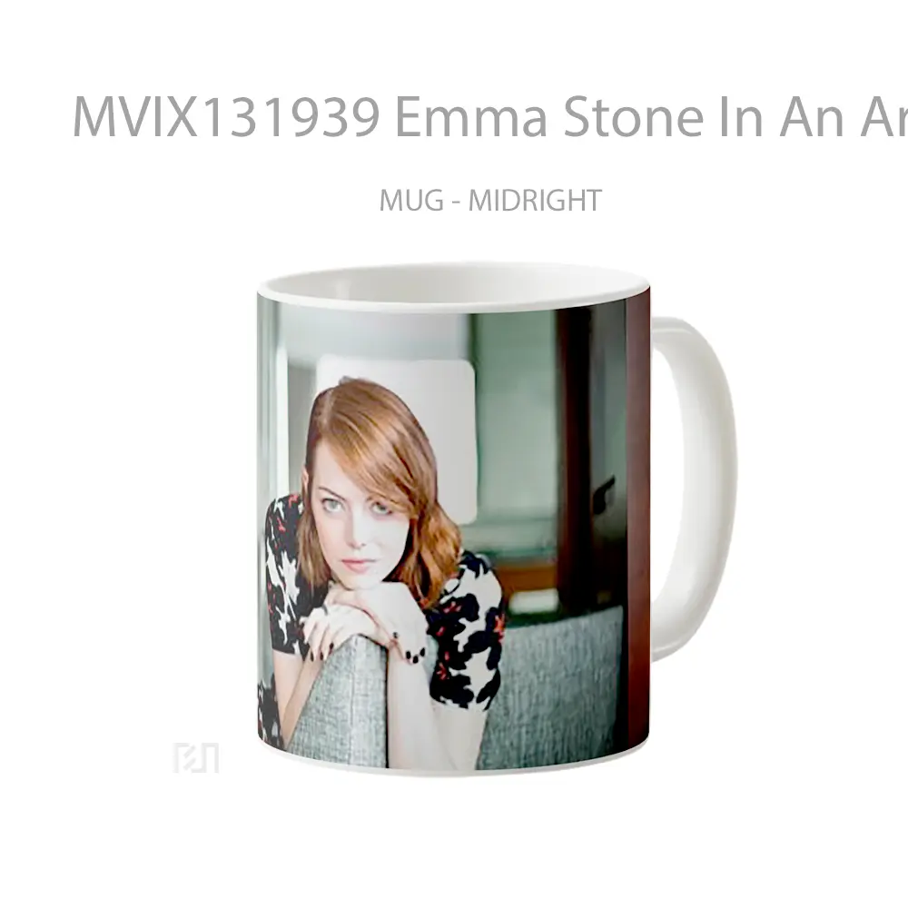 Mug Emma Stone In An Armchair Gelas Selebriti - All-side / Desain