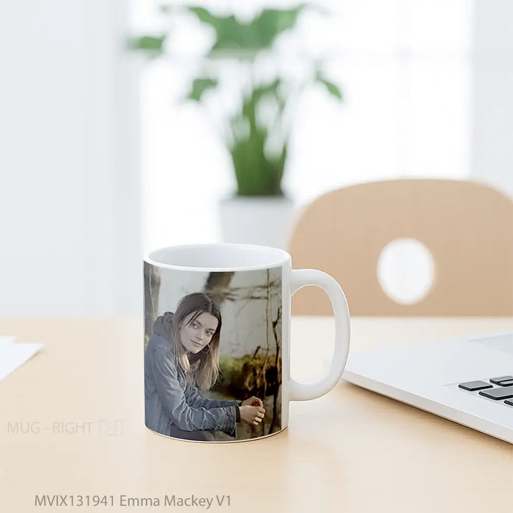 Mug Emma Mackey V1 Gelas Keramik Unik - All-side / Desain