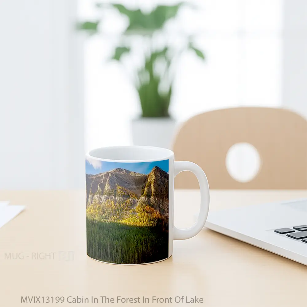 Mug Cabin In The Forest In Front Of Lake Gelas Pemandangan Alam - Tampak Tengah