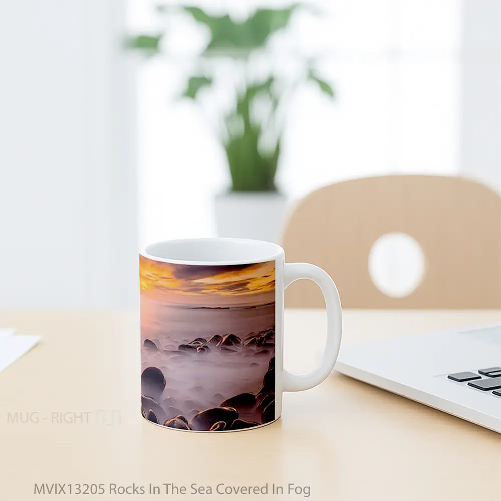 Mug Rocks In The Sea Covered In Fog Gelas Pemandangan Alam - All-side / Desain