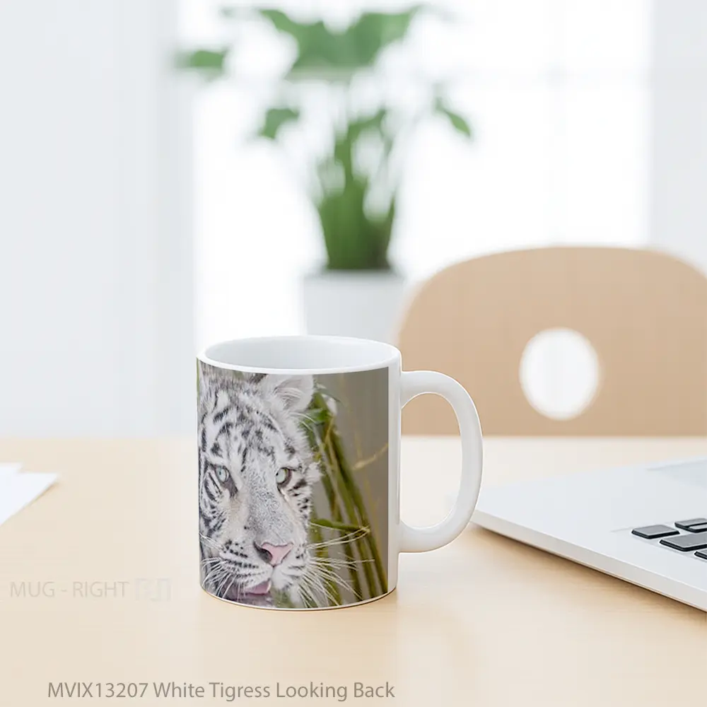 Mug White Tigress Looking Back Gelas Keramik Unik - All-side / Desain
