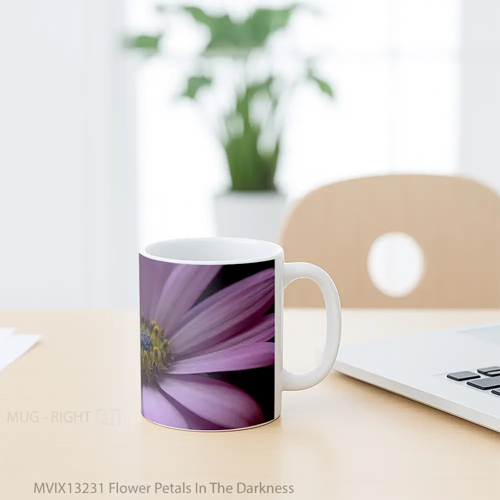 Mug Flower Petals In The Darkness Gelas Pemandangan Alam - All-side / Desain