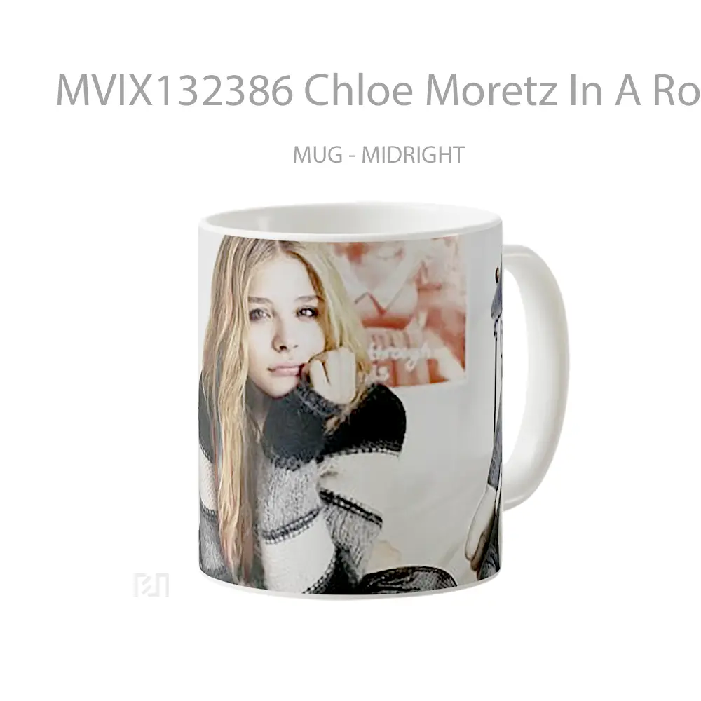 Mug Chloe Moretz In A Room Gelas Keramik Unik - All-side / Desain