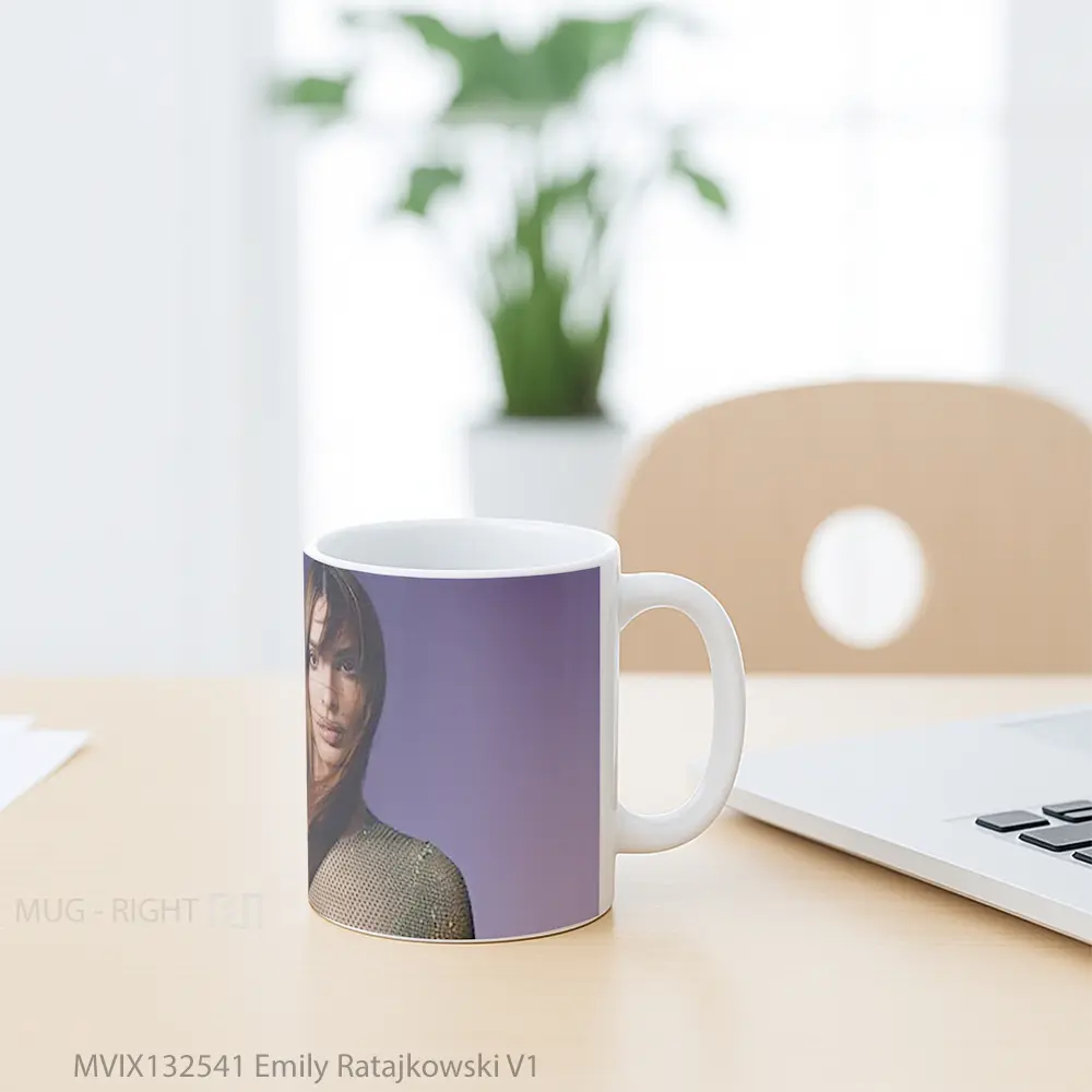 Mug Emily Ratajkowski V1 Gelas Keramik Unik - All-side / Desain