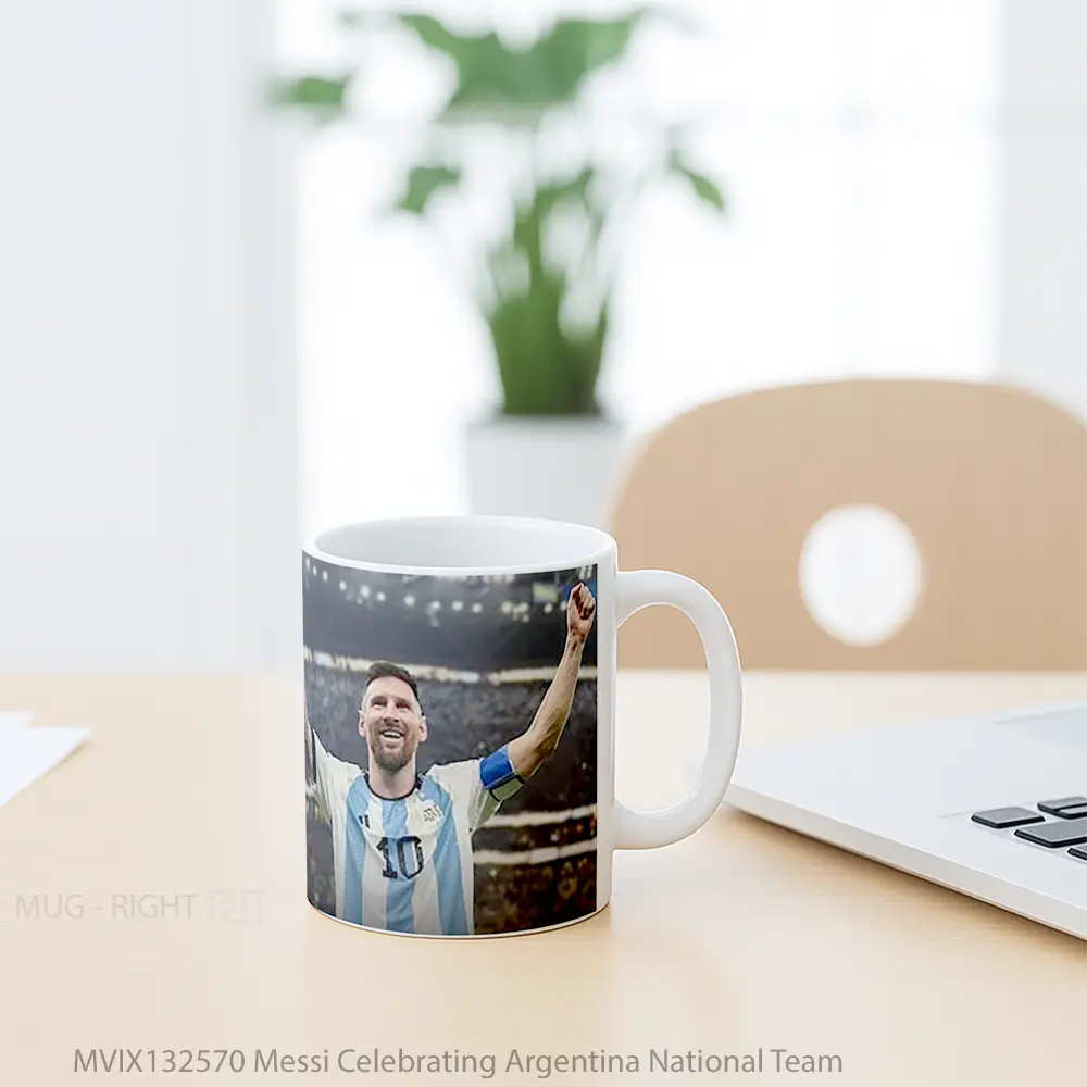 Mug Messi Celebrating Argentina National Team Gelas Keramik Unik - All-side / Desain