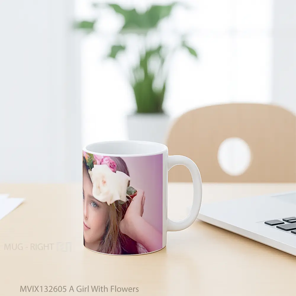 Mug A Girl With Flowers Gelas Pemandangan Alam - All-side / Desain