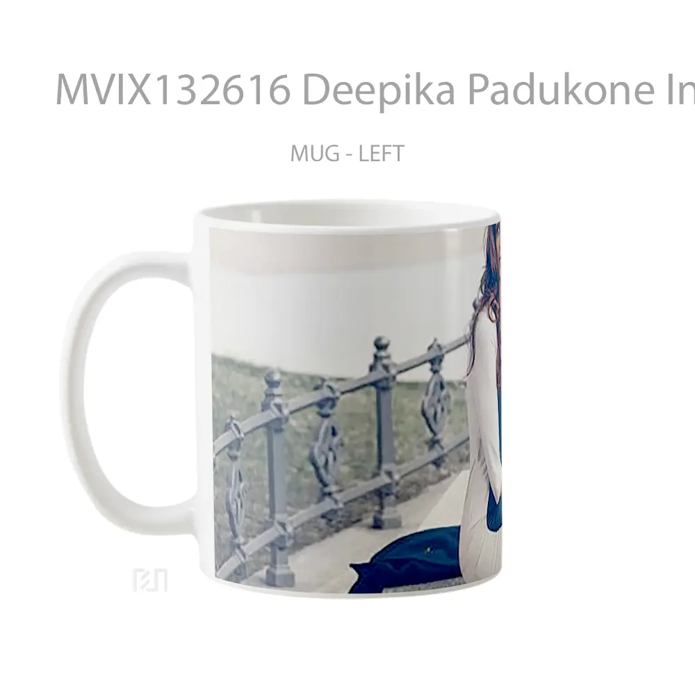 Mug Deepika Padukone In A Park Gelas Keramik Unik - All-side / Desain
