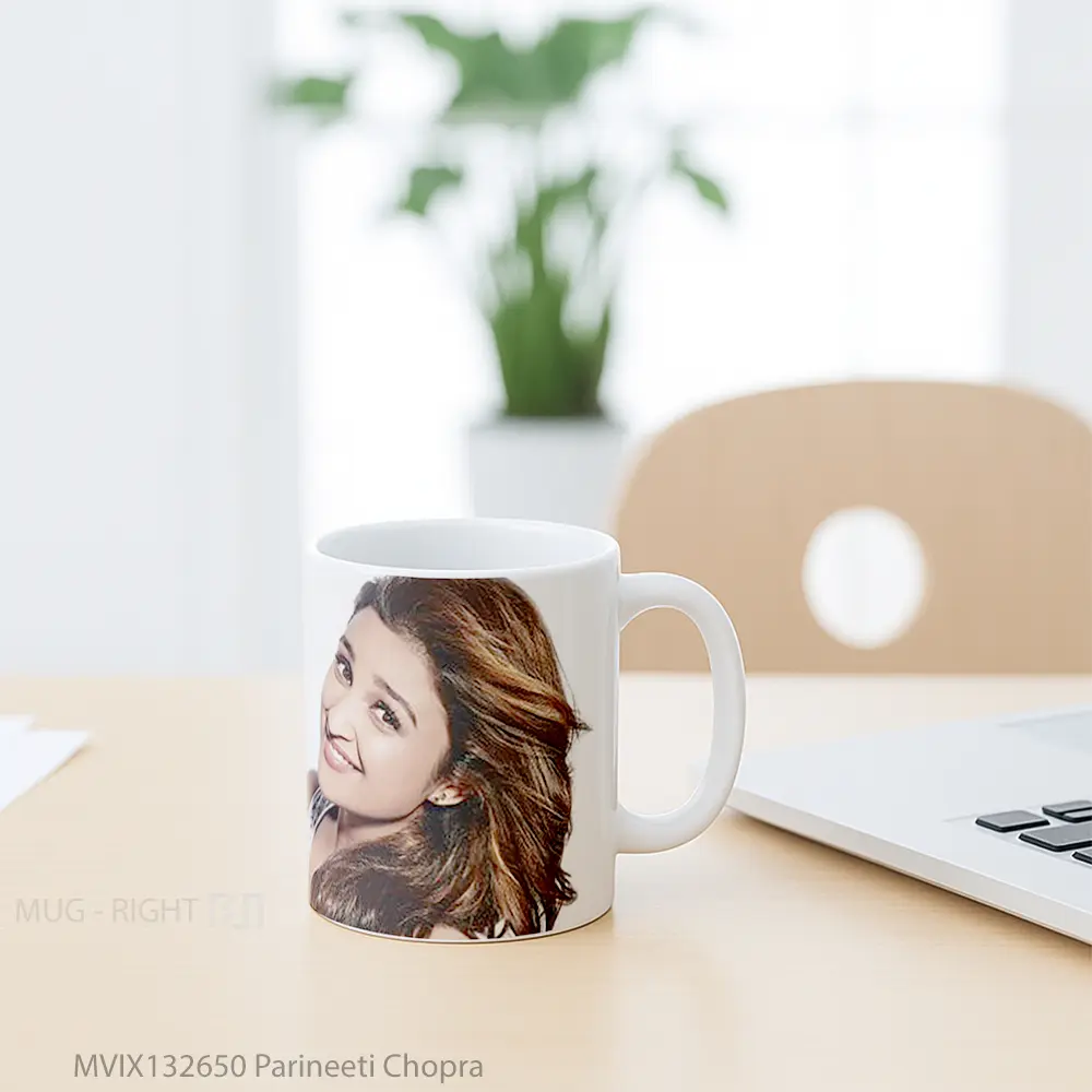 Mug Parineeti Chopra Gelas Keramik Unik - All-side / Desain