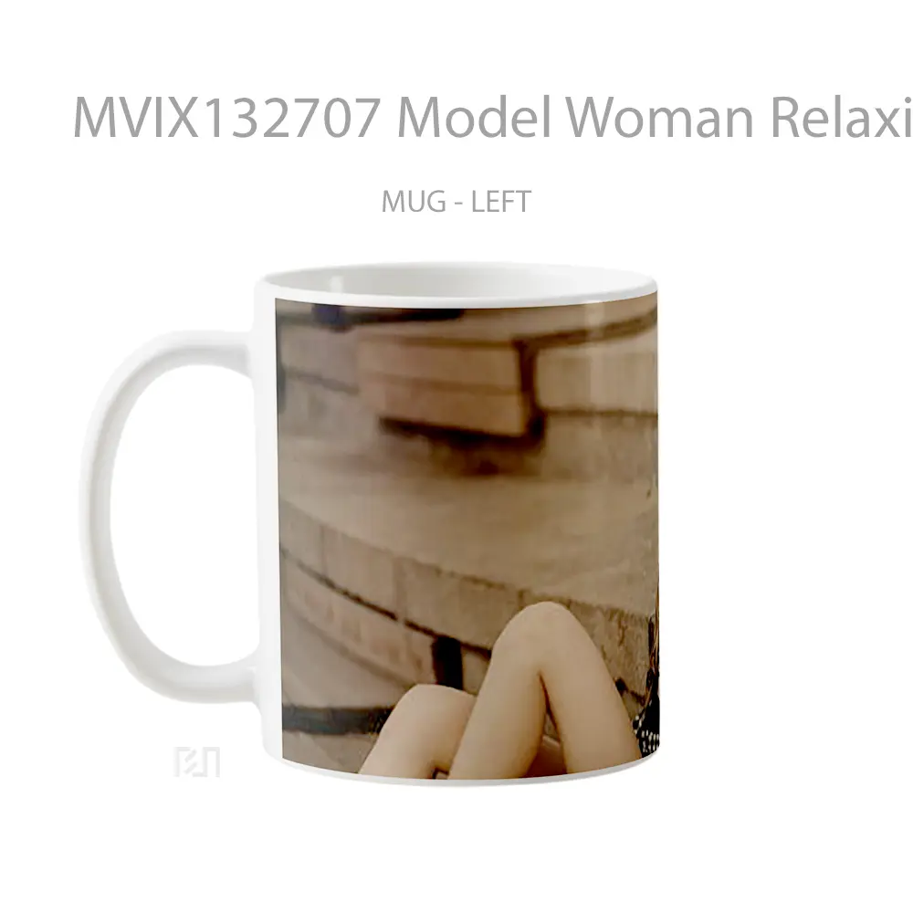 Mug Model Woman Relaxing Gelas Keramik Unik - All-side / Desain