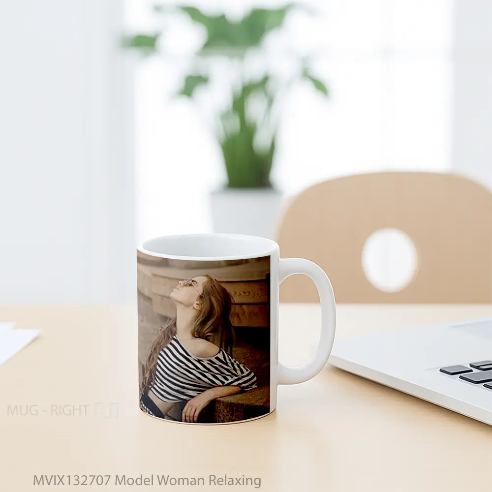 Mug Model Woman Relaxing Gelas Keramik Unik - All-side / Desain