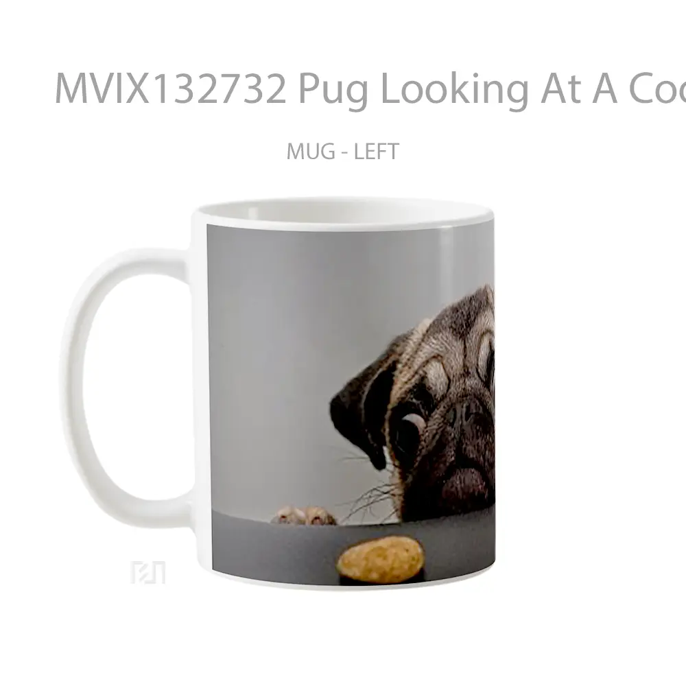 Mug Pug Looking At A Cookie Gelas Keramik Unik - All-side / Desain
