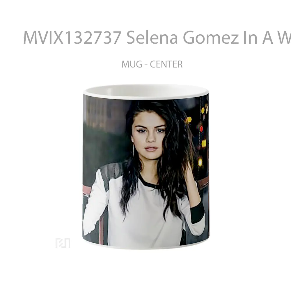 Mug Selena Gomez In A Window Gelas Selebriti