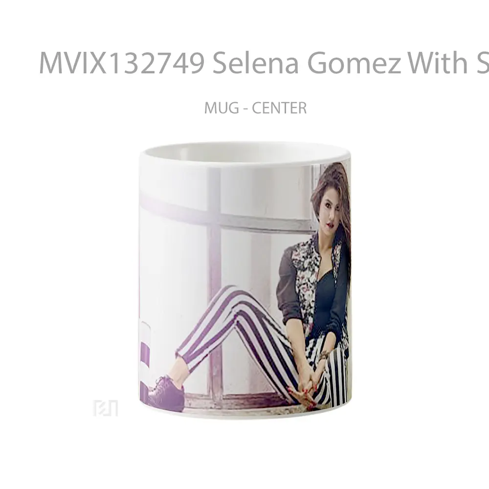 Mug Selena Gomez With Striped Pants Gelas Selebriti