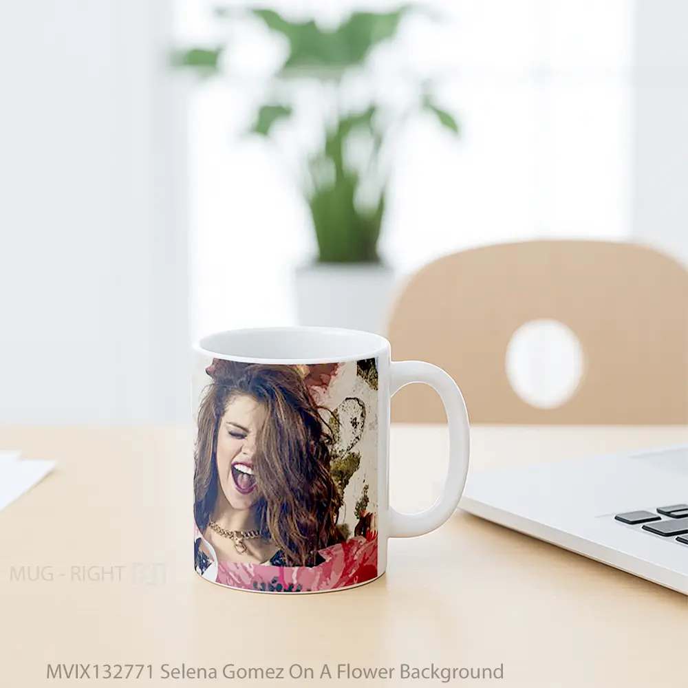 Mug Selena Gomez On A Flower Background Gelas Selebriti - All-side / Desain