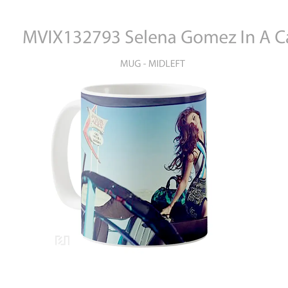 Mug Selena Gomez In A Car Cangkir Mobil - All-side / Desain