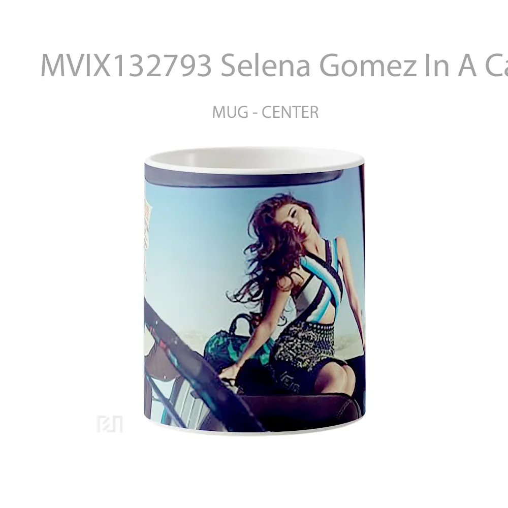 Mug Selena Gomez In A Car Cangkir Mobil