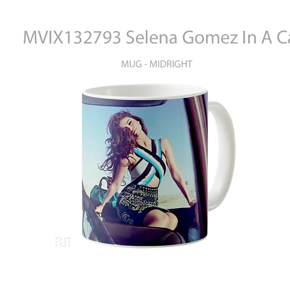 Mug Selena Gomez In A Car Cangkir Mobil - All-side / Desain