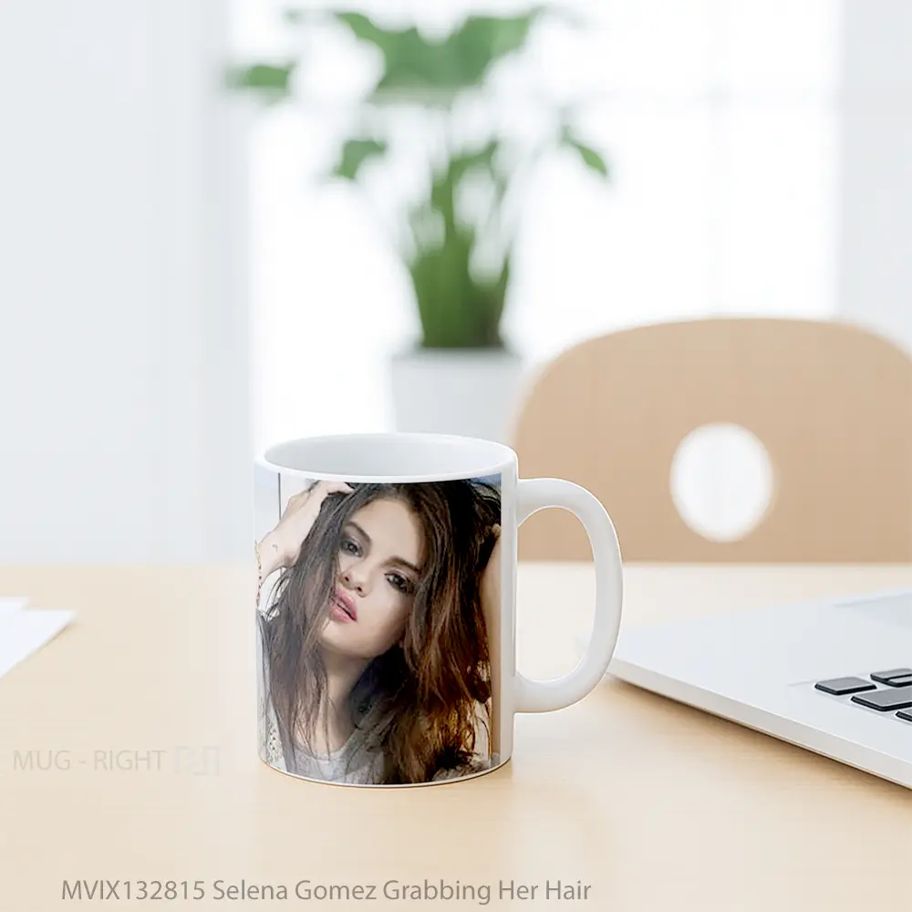 Mug Selena Gomez Grabbing Her Hair Gelas Selebriti - All-side / Desain