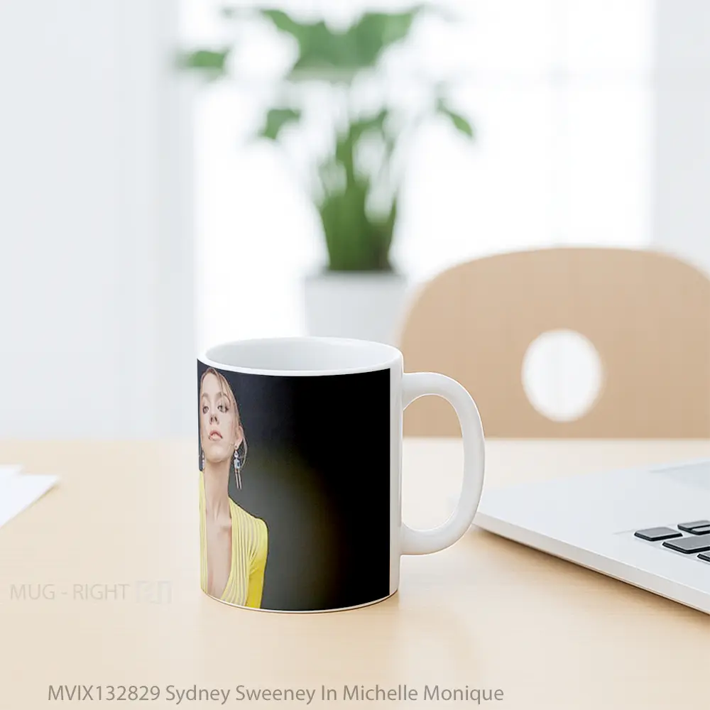 Mug Sydney Sweeney In Michelle Monique Gelas Keramik Unik - All-side / Desain
