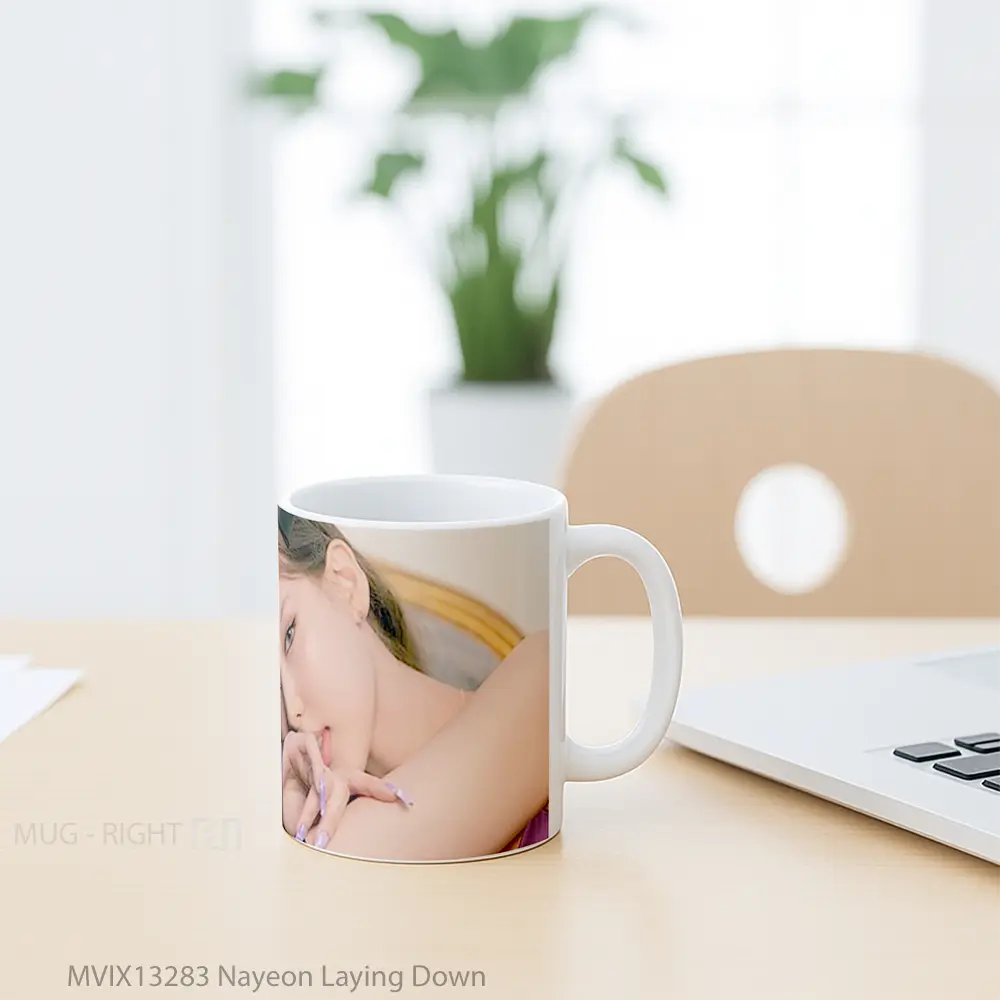 Mug Nayeon Laying Down Gelas Keramik Unik - All-side / Desain